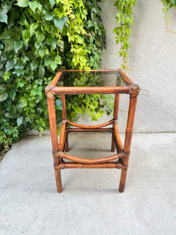 IMG_6924 TABLE D'APPOINT ROTIN ET VERRE FUMÉ