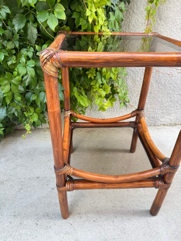 IMG_6926 TABLE D'APPOINT ROTIN ET VERRE FUMÉ