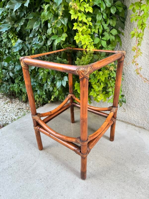 IMG_6931 TABLE D'APPOINT ROTIN ET VERRE FUMÉ