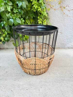 PETITE TABLE D'APPOINT NOIRE ET ROTIN