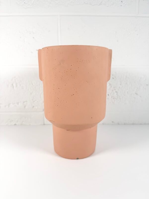 IMG_8554 CACHE POT BÉTON ROSE HAUT