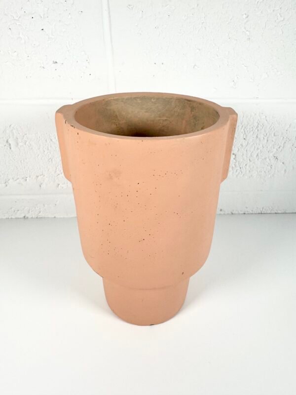 IMG_8555 CACHE POT BÉTON ROSE HAUT