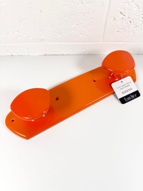 IMG_8770 PATÈRE MURALE ORANGE GILAC
