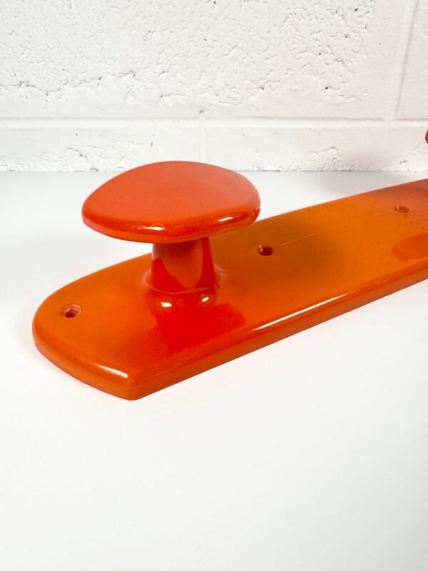IMG_8771 PATÈRE MURALE ORANGE GILAC