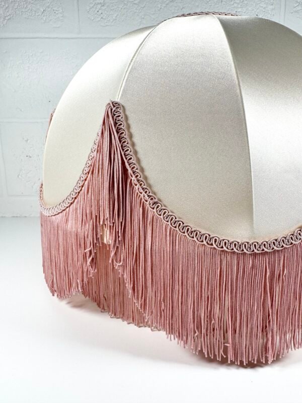 IMG_9485 ABAT-JOUR SATINÉ ROSE & FRANGES