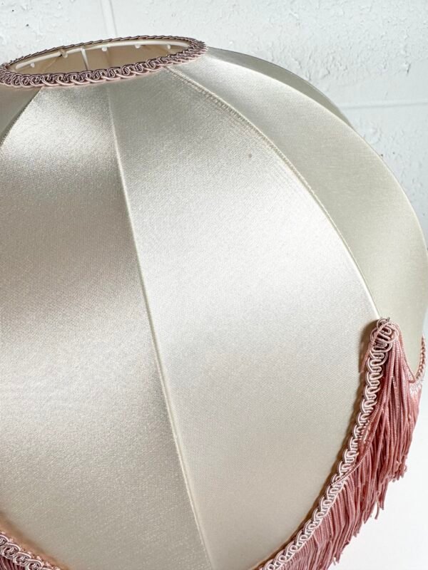 IMG_9486 ABAT-JOUR SATINÉ ROSE & FRANGES