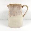 PICHET EN GRES BEIGE STRIÉ