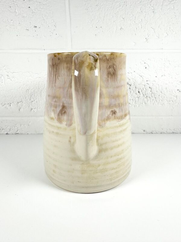 PICHET EN GRES BEIGE STRIÉ