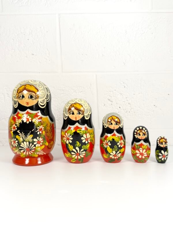 POUPÉES RUSSES RONDES ROUGE/NOIR