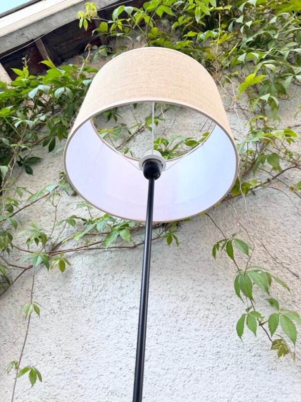 LAMPADAIRE NOIR ET NATUREL