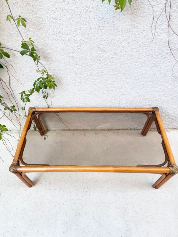 TABLE BASSE ROTIN ET VERRE FUMÉ