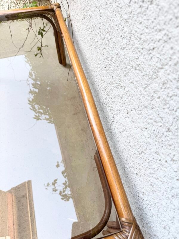 TABLE BASSE ROTIN ET VERRE FUMÉ