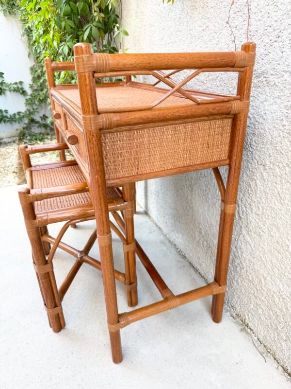 ENSEMBLE COIFFEUSE ET TABOURET ROTIN