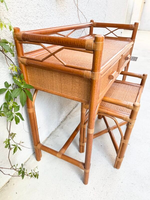 ENSEMBLE COIFFEUSE ET TABOURET ROTIN