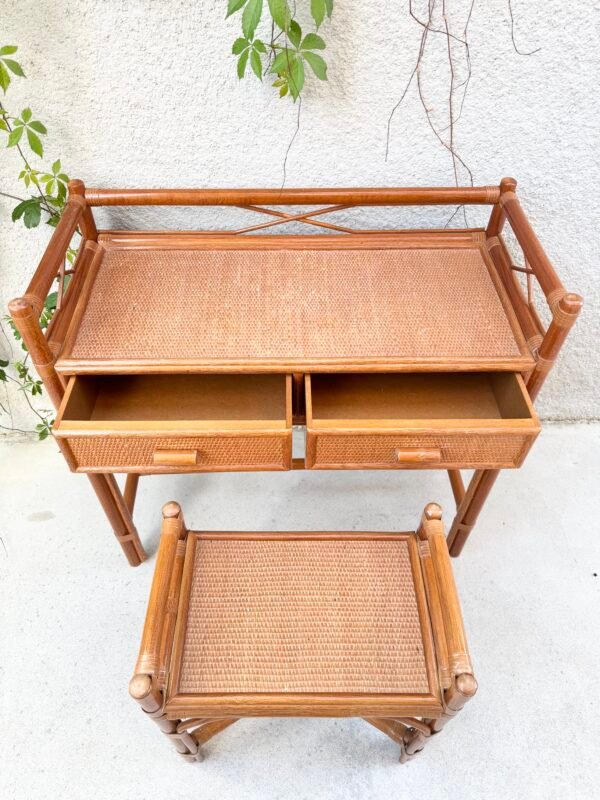 ENSEMBLE COIFFEUSE ET TABOURET ROTIN