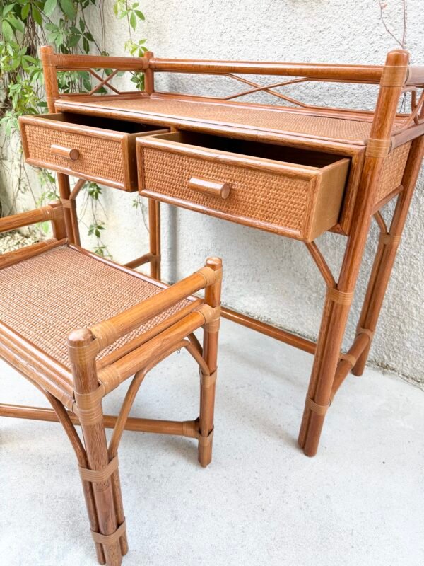 ENSEMBLE COIFFEUSE ET TABOURET ROTIN